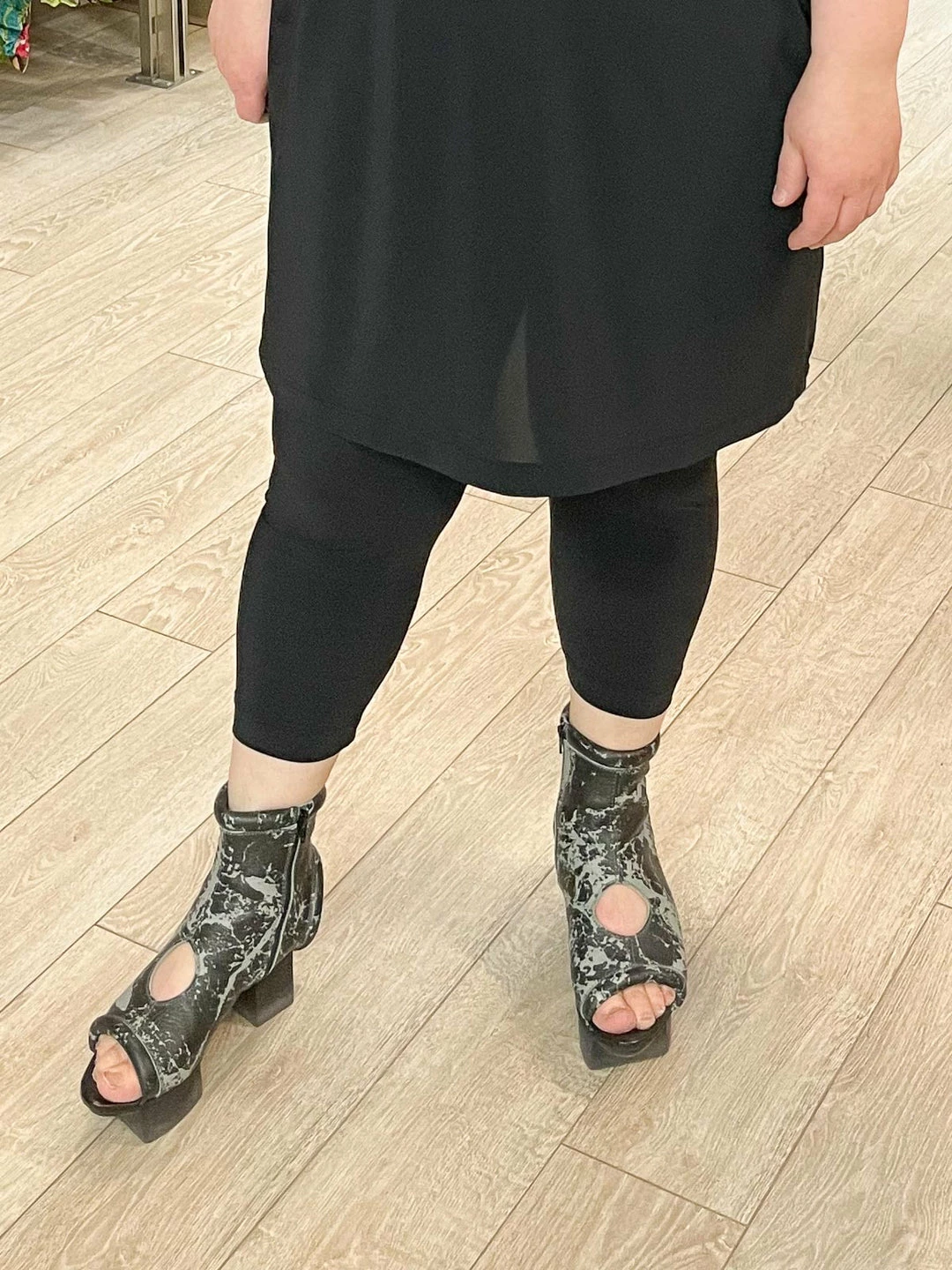 Bryn Walker Capri Legging, Black