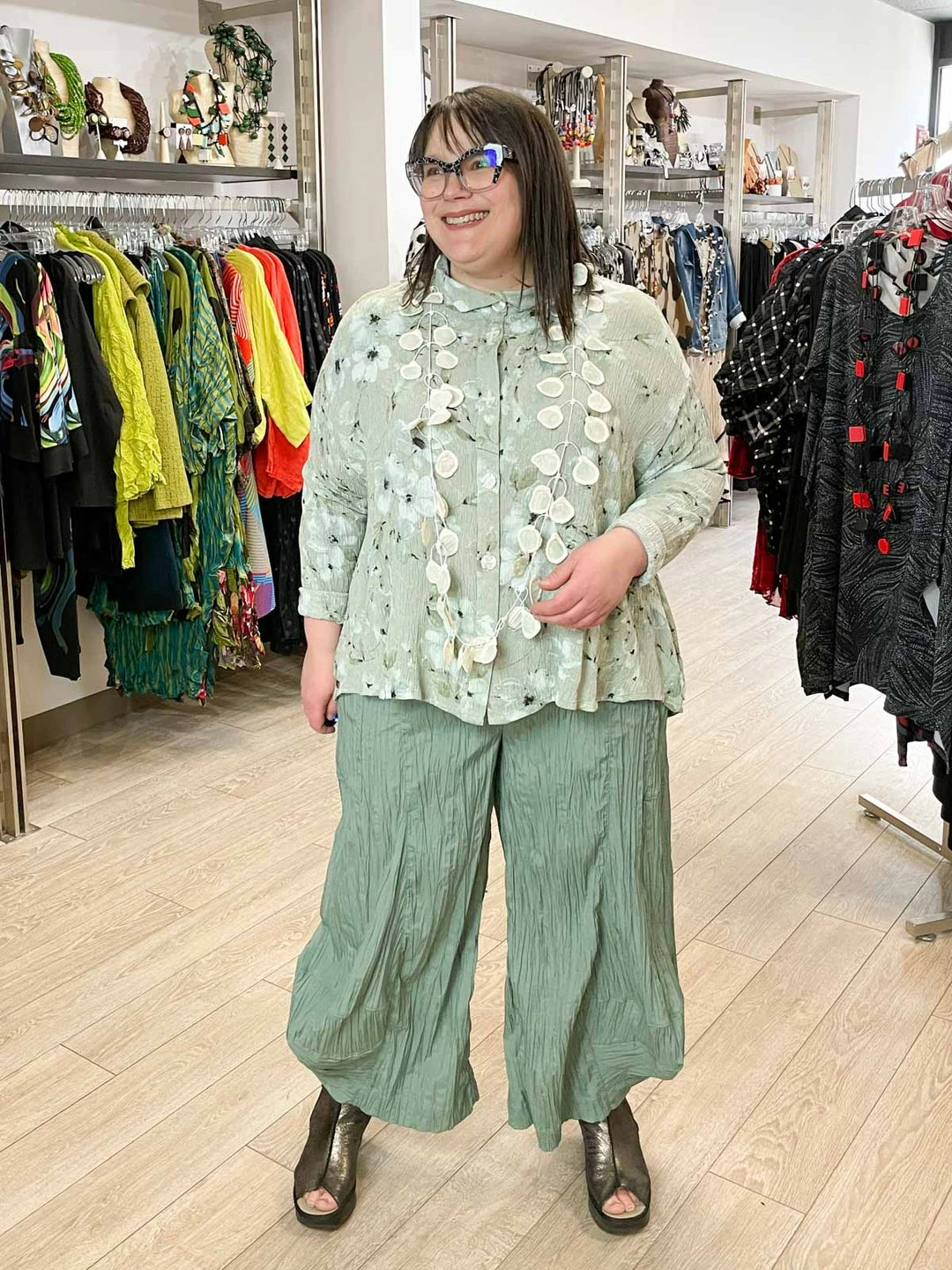 Dress To Kill Dress To Kill Split Back Shirt, Mint Floral