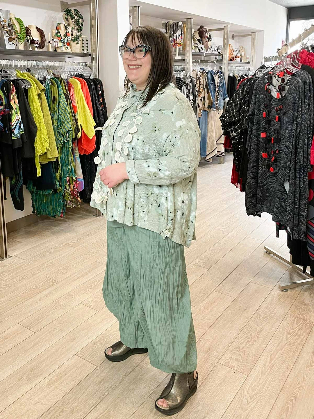 Dress To Kill Dress To Kill Split Back Shirt, Mint Floral