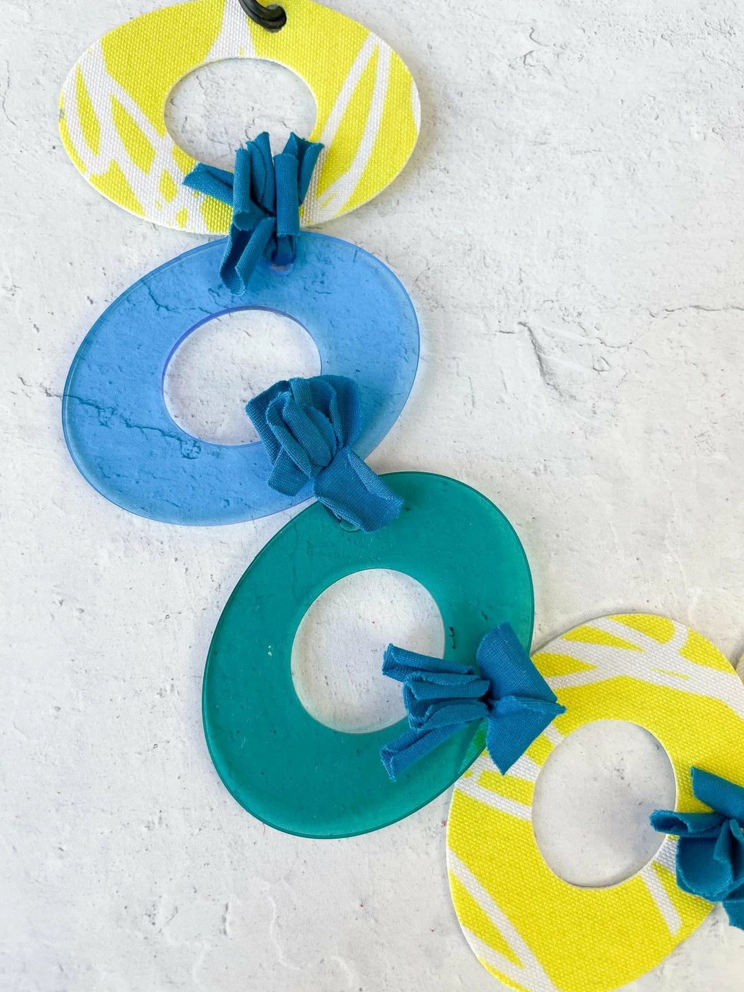 Pattern Gems Pattern Gems Music Necklace, Clear Blue/Yellow