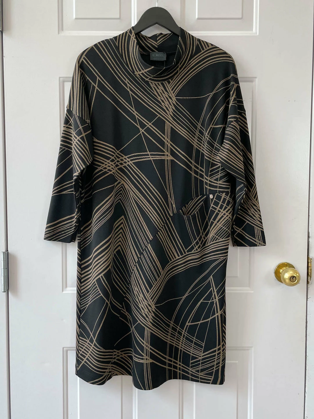 Q'Neel Mock Neck Pocket Slouch Dress, Black/Taupe Q'Neel