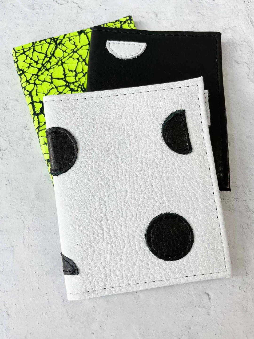 Riel Vax Card Holder, White/Black Dots